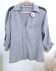 Chemise grise à bandes latérales