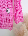 Veste rose ajourée