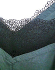 Débardeur vert à bordure en dentelle noire