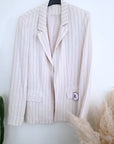 Veste blanc cassé à fines rayures