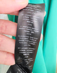 Veste cintrée verte avec pins éclair