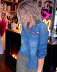 Chemise en jean écussons