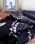 Écharpe noire à imprimé bandana
