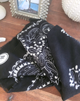 Écharpe noire à imprimé bandana