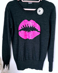 Pull bouche rose fluo