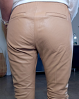 Pantalon jog en cuir beige