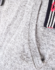 Pull gris à capuche