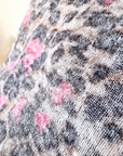Pull léopard rose vif