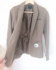 Veste chic beige foncé avec empiècements cuir