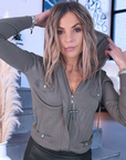 Cardigan kaki à capuche - 𝐌𝐚𝐫𝐢𝐧𝐚𝟒𝟒𝐟𝐚𝐦𝐢𝐥𝐲