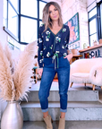 Cardigan bleu marine délavé à imprimé vert fluo - 𝐌𝐚𝐫𝐢𝐧𝐚𝟒𝟒𝐟𝐚𝐦𝐢𝐥𝐲