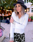 Pull blanc avec dentelle - 𝐌𝐚𝐫𝐢𝐧𝐚𝟒𝟒𝐟𝐚𝐦𝐢𝐥𝐲
