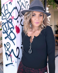 T-shirt côtelé noir M/L - 𝐌𝐚𝐫𝐢𝐧𝐚𝟒𝟒𝐟𝐚𝐦𝐢𝐥𝐲