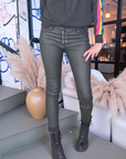 Pantalon slim huilé vert kaki - 𝐌𝐚𝐫𝐢𝐧𝐚𝟒𝟒𝐟𝐚𝐦𝐢𝐥𝐲
