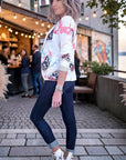 Veste blanche cintrée à imprimé skull - 𝐌𝐚𝐫𝐢𝐧𝐚𝟒𝟒𝐟𝐚𝐦𝐢𝐥𝐲
