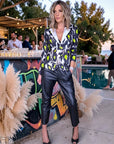Veste cintrée noire à imprimé léopard jaune fluo - 𝐌𝐚𝐫𝐢𝐧𝐚𝟒𝟒𝐟𝐚𝐦𝐢𝐥𝐲