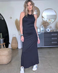 Robe longue noire cloutée