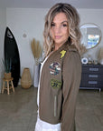 Blouson kaki à esprit militaire