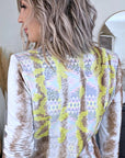 Veste cintrée tie and dye munie de strass au dos.