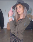 Cardigan kaki à écusson perles bijoux - 𝐌𝐚𝐫𝐢𝐧𝐚𝟒𝟒𝐟𝐚𝐦𝐢𝐥𝐲