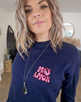 Pull bleu marine à inscriptions - 𝐌𝐚𝐫𝐢𝐧𝐚𝟒𝟒𝐟𝐚𝐦𝐢𝐥𝐲