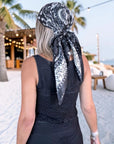 Foulard noir à imprimé bandana