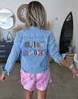 Veste en jean à inscriptions en perles