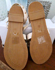 Sandales beiges cloutées