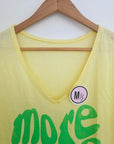 T-shirt jaune à inscription fluo