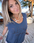 T-shirt bleu à inscriptions