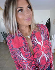 Chemise rouge délavé à imprimé bandana
