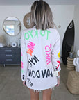 Veste beige à tags et inscriptions fluo