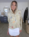 Pull beige imprimé bandana avec broderies