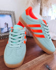 Baskets gazelle Indoor vert d'eau et orange fluo - 𝐌𝐚𝐫𝐢𝐧𝐚𝟒𝟒𝐟𝐚𝐦𝐢𝐥𝐲
