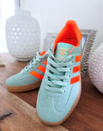 Baskets gazelle Indoor vert d'eau et orange fluo - 𝐌𝐚𝐫𝐢𝐧𝐚𝟒𝟒𝐟𝐚𝐦𝐢𝐥𝐲