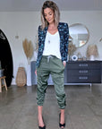 Veste cintrée à imprimé camouflage