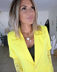 Veste soleil aux manches en dentelle
