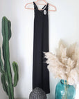 Robe longue noire cloutée