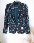 Veste cintrée à imprimé camouflage