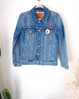 Veste en jean à inscriptions - 𝐌𝐚𝐫𝐢𝐧𝐚𝟒𝟒𝐟𝐚𝐦𝐢𝐥𝐲