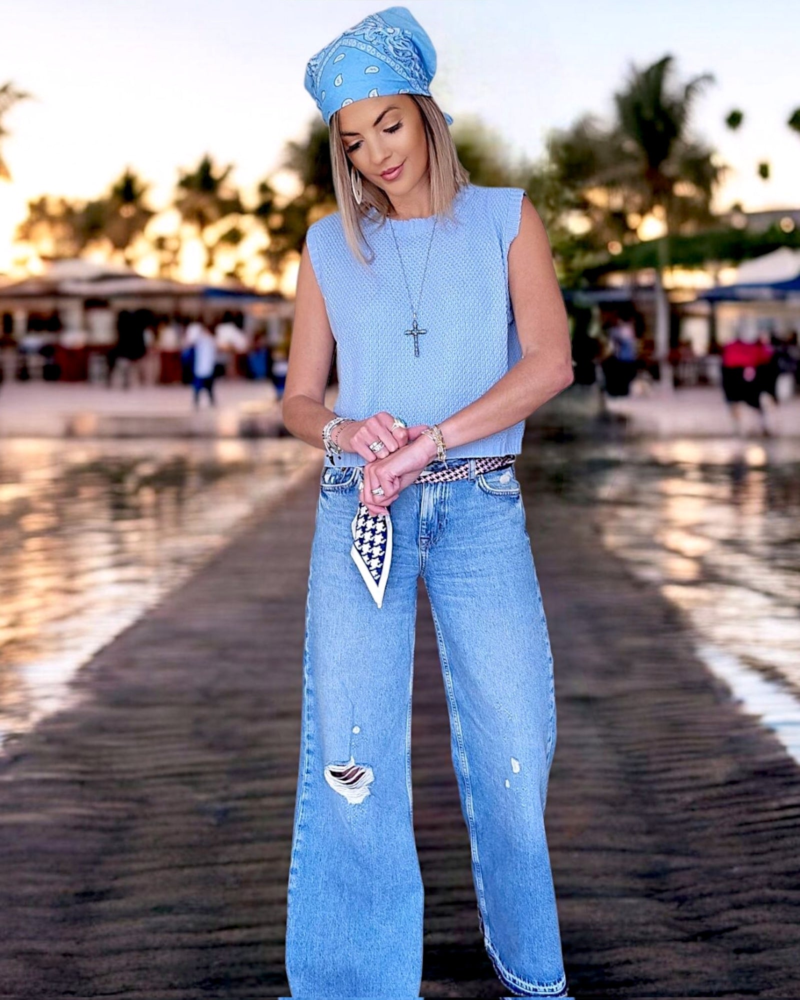 Pull bleu ciel dos nu