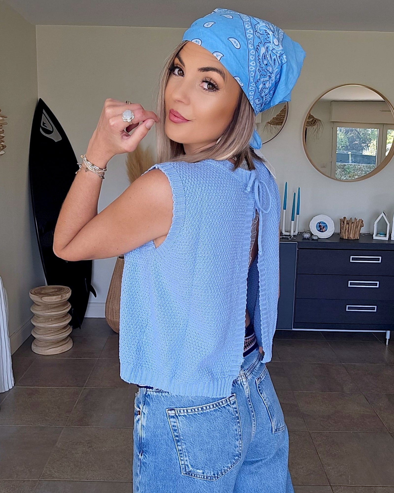 Pull bleu ciel dos nu