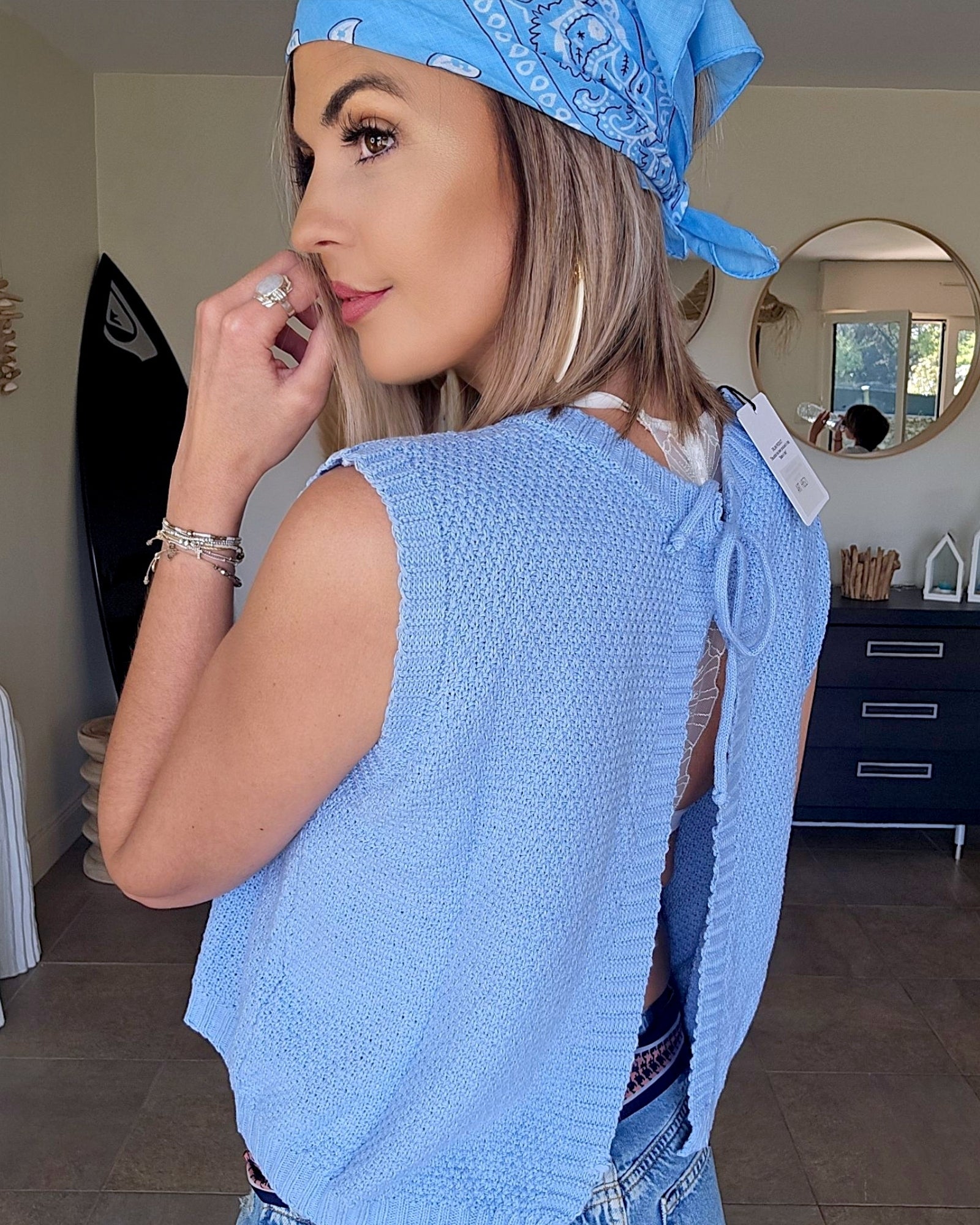 Pull bleu ciel dos nu