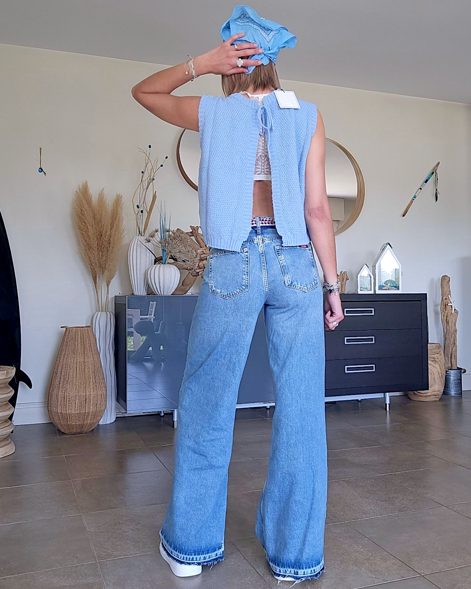 Pull bleu ciel dos nu