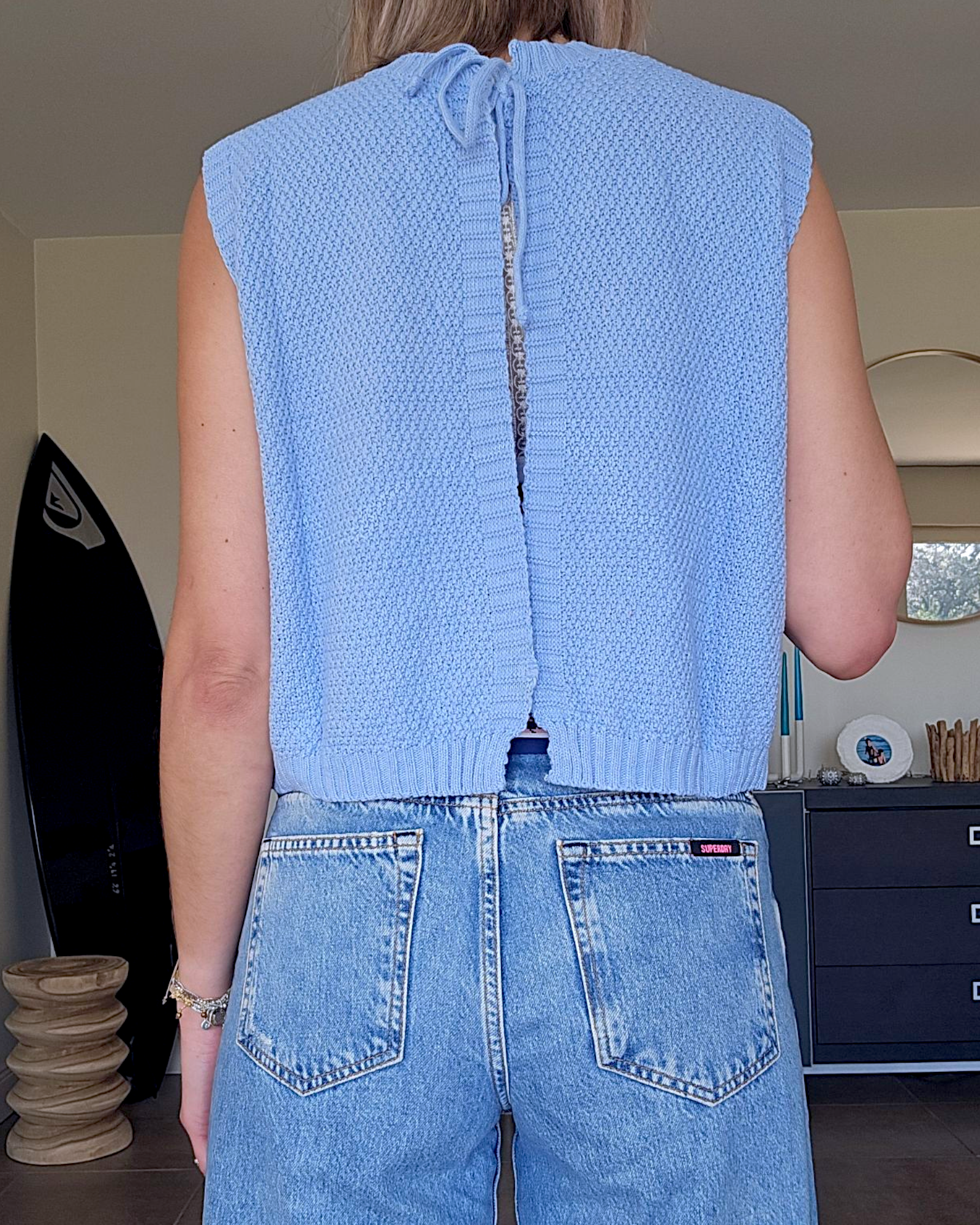 Pull bleu ciel dos nu