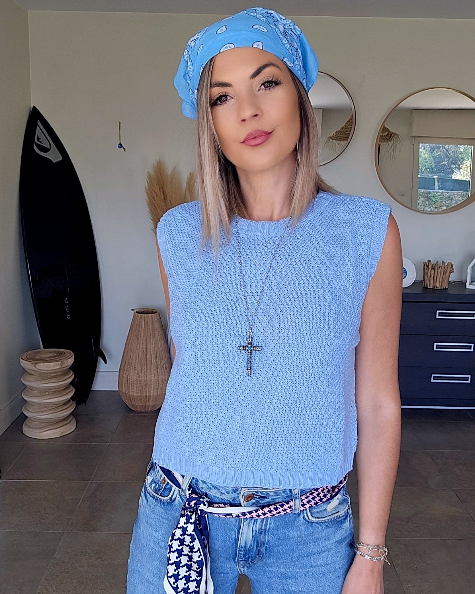 Pull bleu ciel dos nu