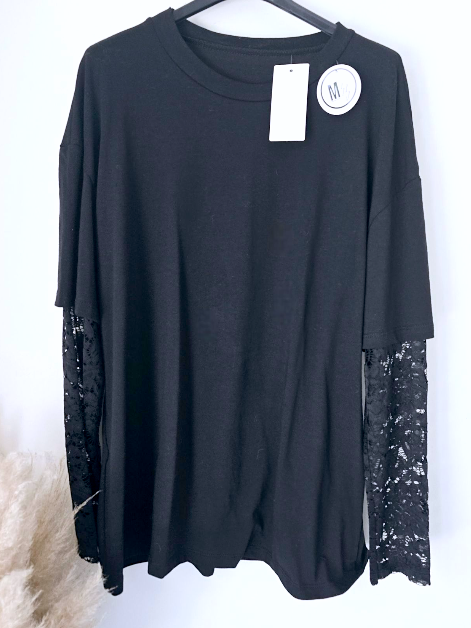 T-shirt noir manches dentelles - 𝐌𝐚𝐫𝐢𝐧𝐚𝟒𝟒𝐟𝐚𝐦𝐢𝐥𝐲