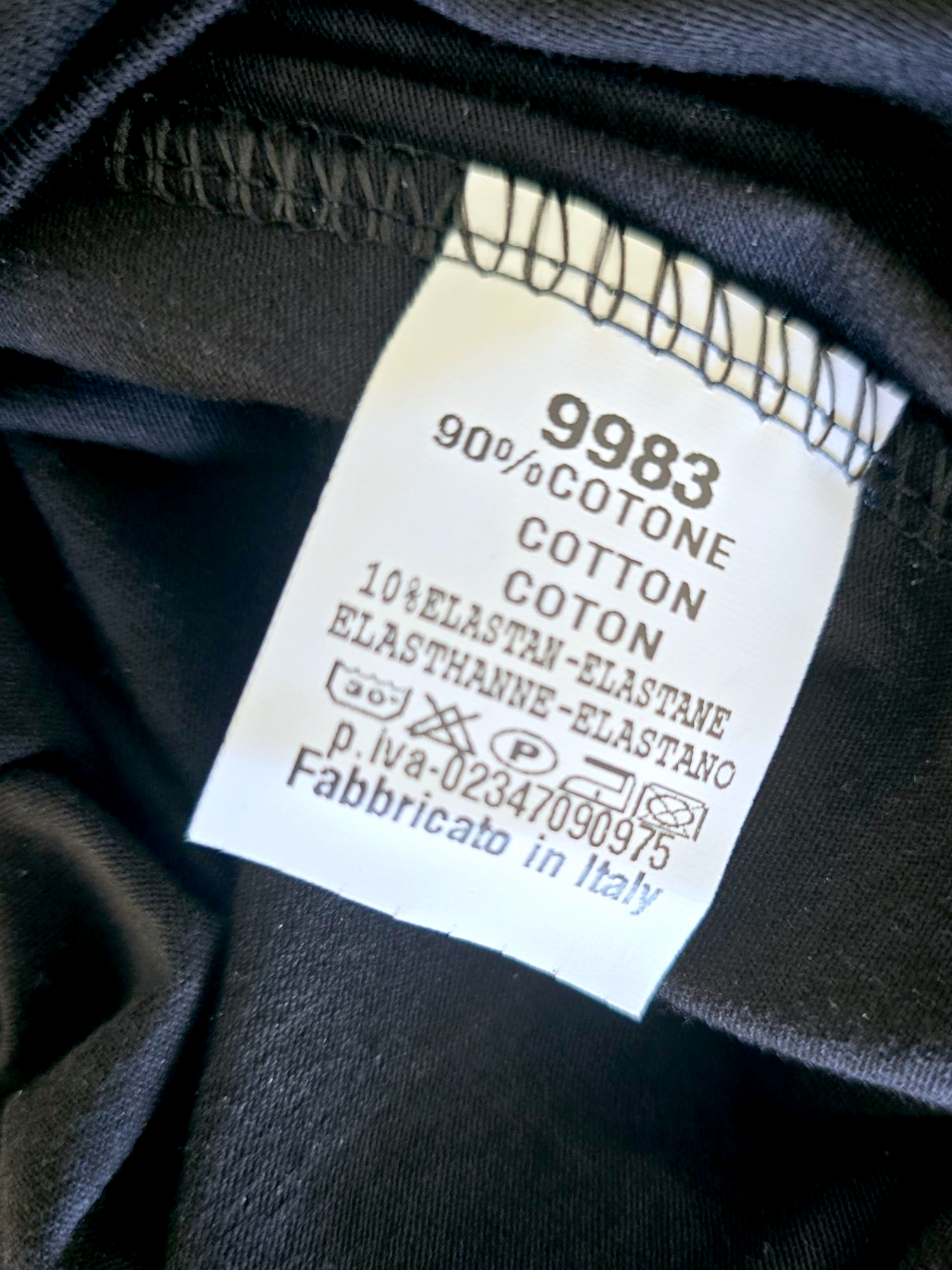 T-shirt noir manches dentelles - 𝐌𝐚𝐫𝐢𝐧𝐚𝟒𝟒𝐟𝐚𝐦𝐢𝐥𝐲