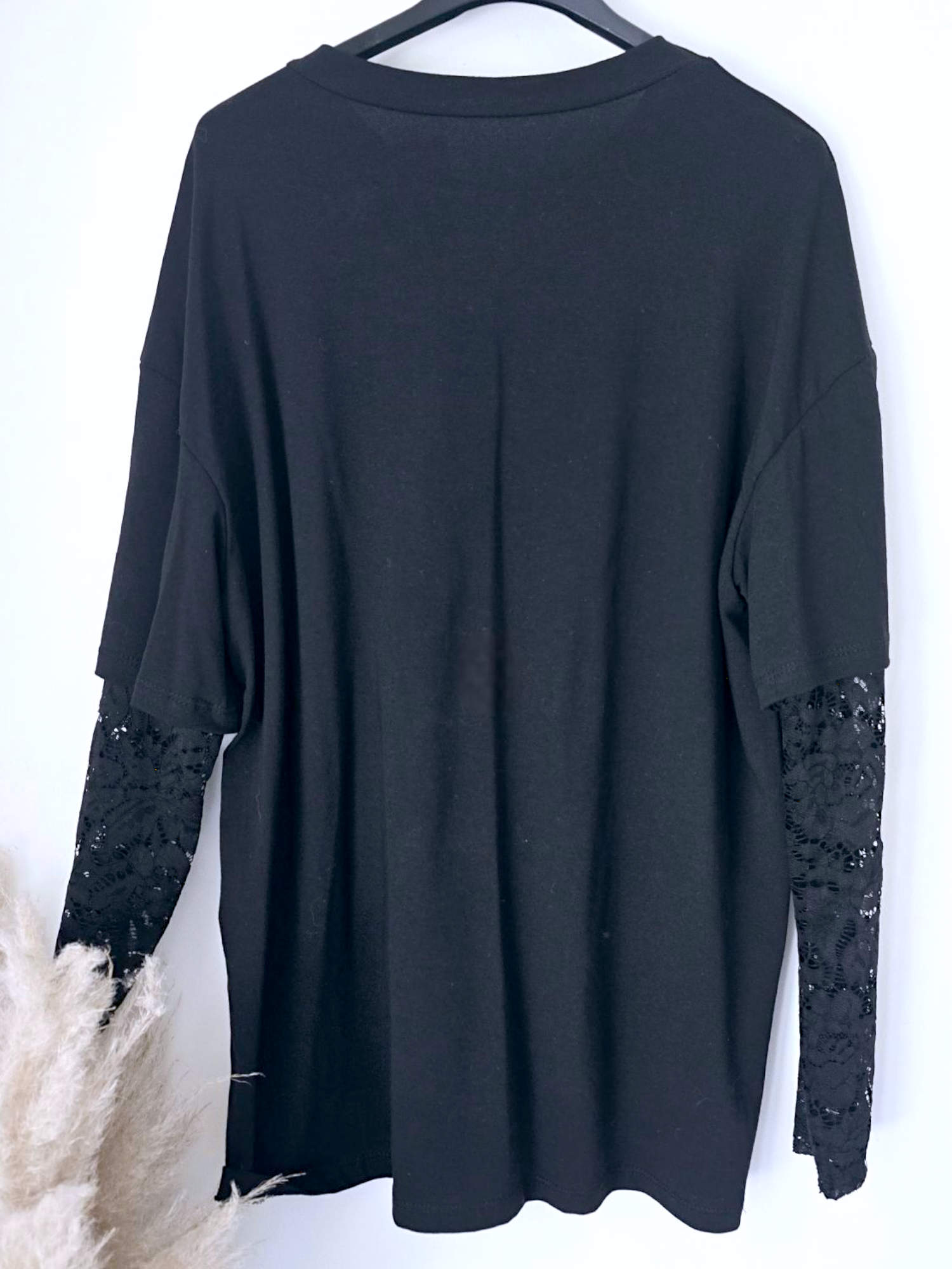 T-shirt noir manches dentelles - 𝐌𝐚𝐫𝐢𝐧𝐚𝟒𝟒𝐟𝐚𝐦𝐢𝐥𝐲