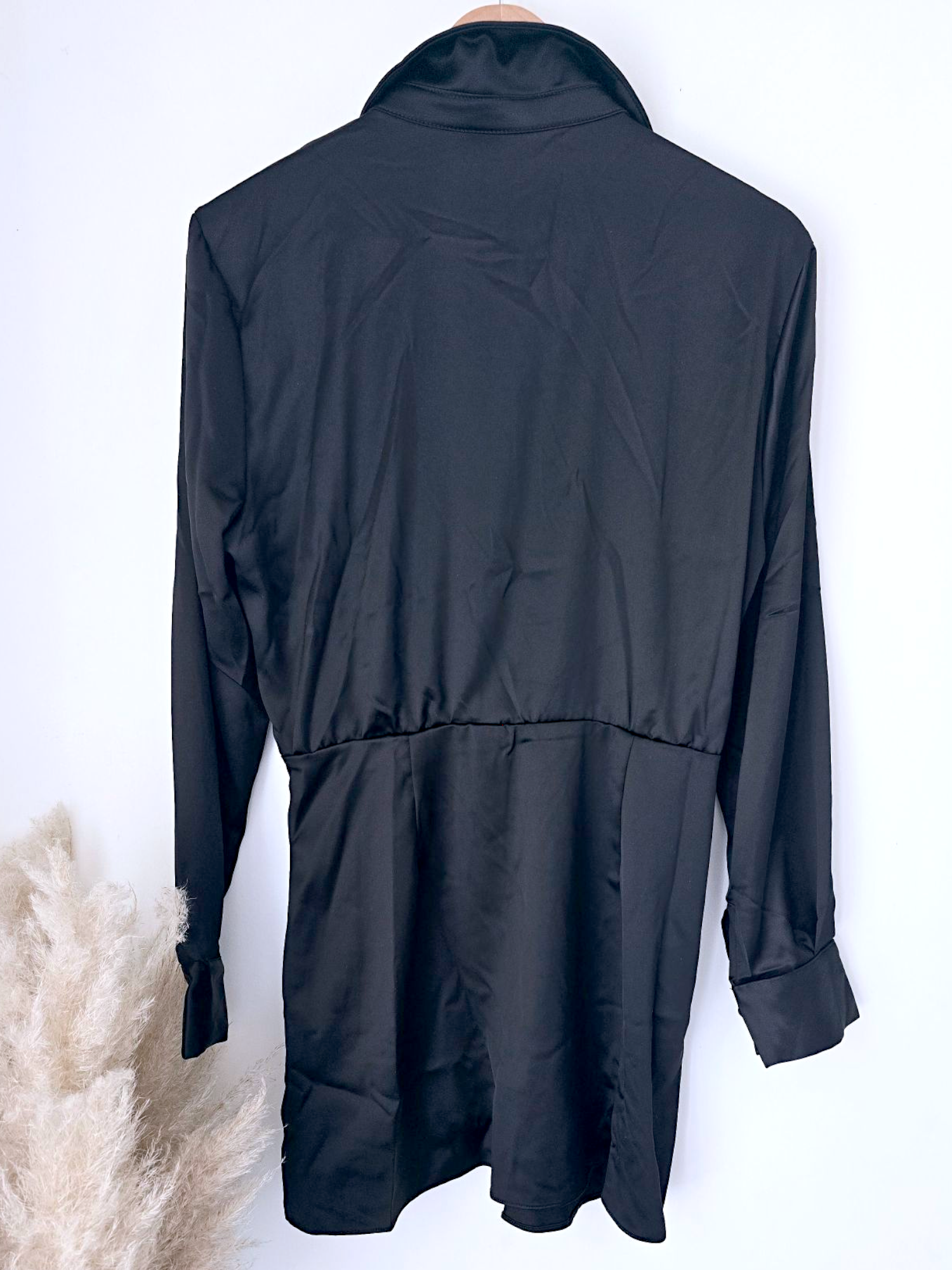 Robe black